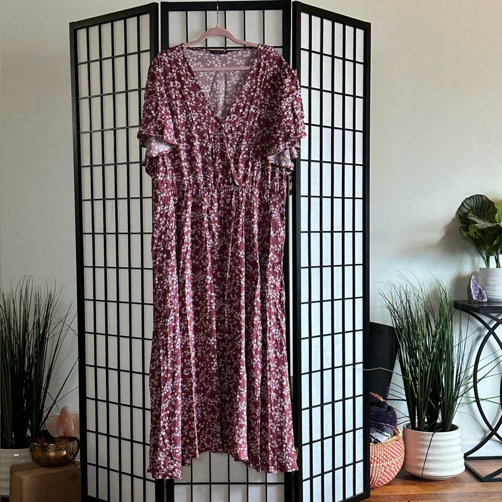 BloomChic Burgundy Floral Wrap Style Midi Dress Size 26
